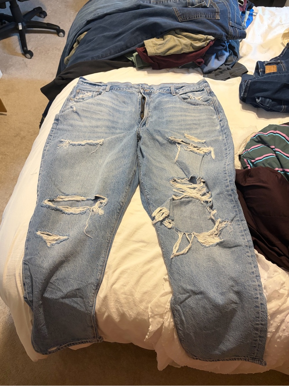 American Eagle Outfitters Light Blue Distressed Mom Jeans